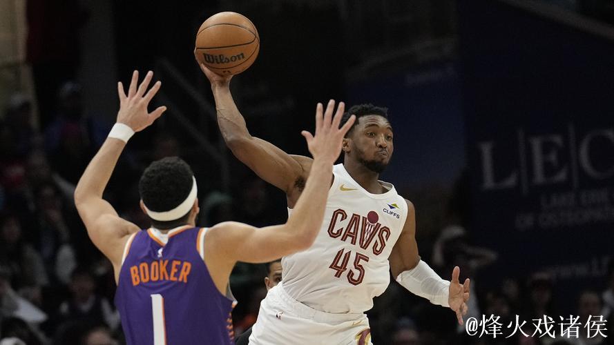 米切尔34分布克32分 骑士6人上双终结太阳4连胜