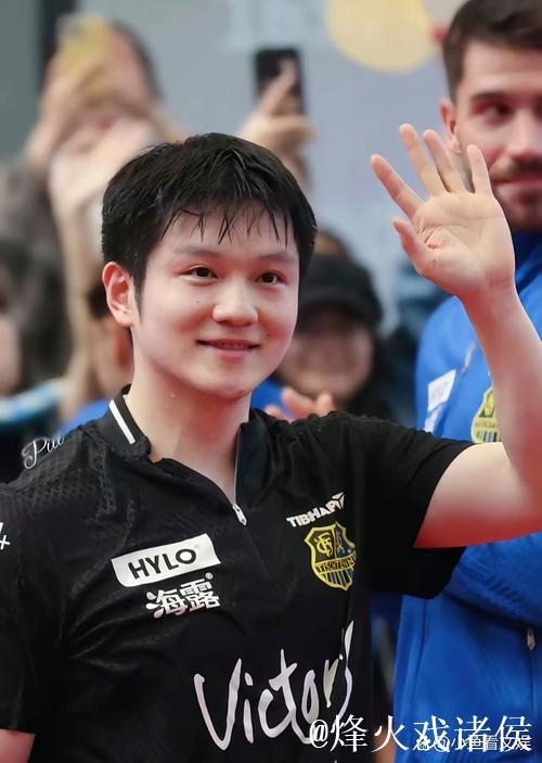 樊振东欧冠八强稳了，昔日小胖被方博轻松“拿捏”，谁说成长路上输不起？竞技场上不只有胜负，还有段子和真情